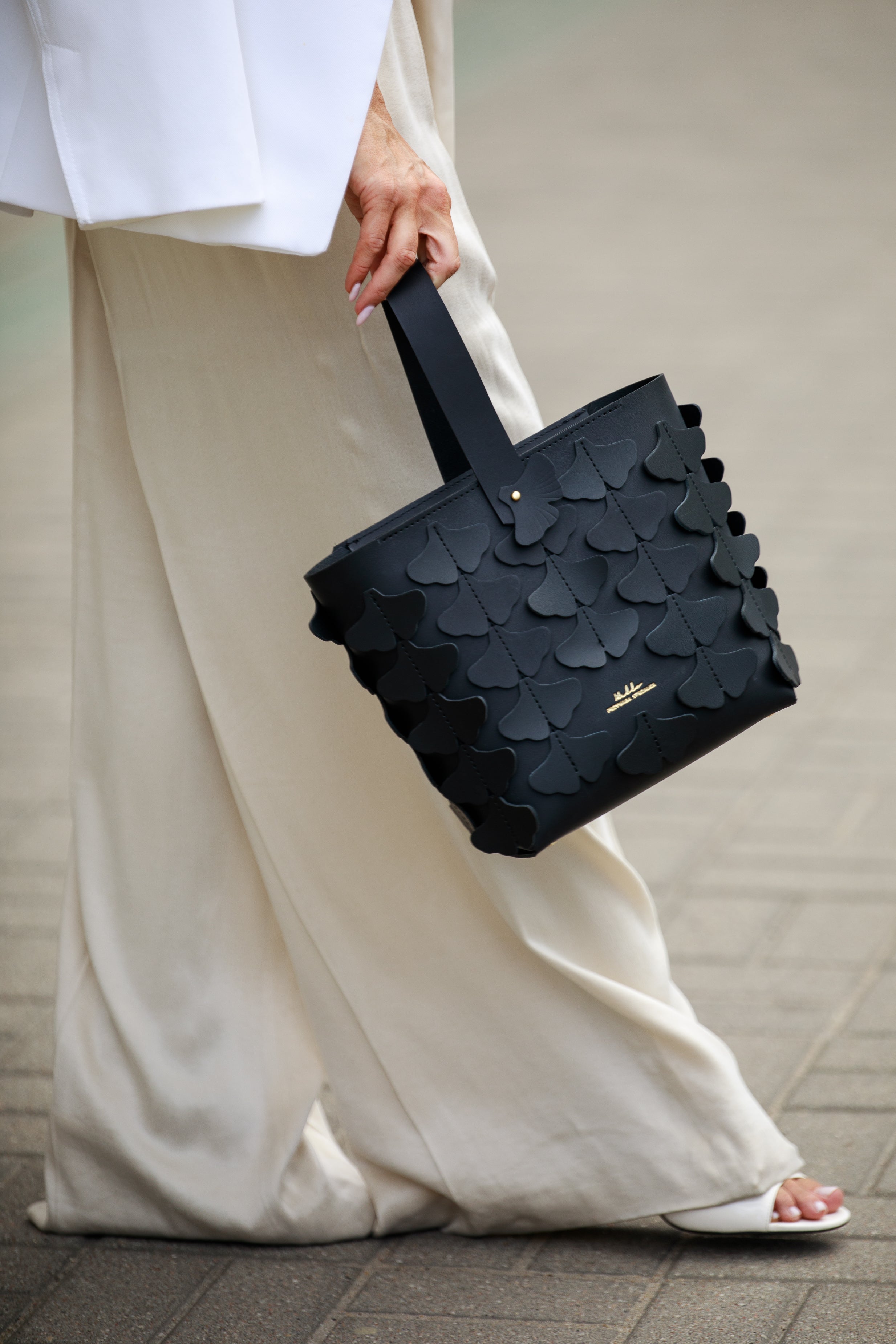 BLOOM BUCKET BAG