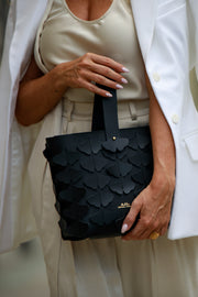 BLOOM BUCKET BAG
